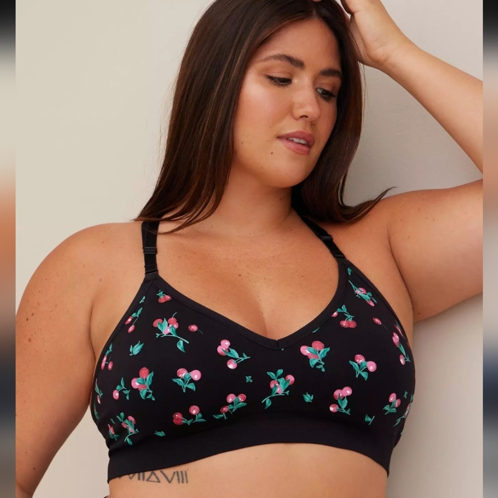 NWOT TORRID Lightly Lined Seamless Flirt Racerback Bralette Cherry Cherries